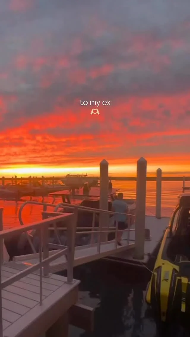 Love letters from Tideline💌 “Now I’m on a boat b!#$h”💅🏻🚤

🩵Doors open at 11:30am

🌅 Sunset 7:10pm

🎸Brendan Marro | 6pm - 9pm

#tidelinemargate #boat #loveletter #lover #loveletters #exboyfriend