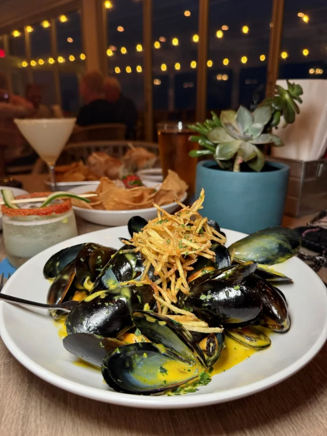 Plump mussels steamed in saffron roux… rich, aromatic, and unapologetically indulgent. Served with crisp frites because some sauces deserve a proper send-off.

🩵Doors open at 4pm

🌅Sunset 6:30pm

🥡Link in bio to order take out

📍9317 Amherst Avenue, Margate, NJ