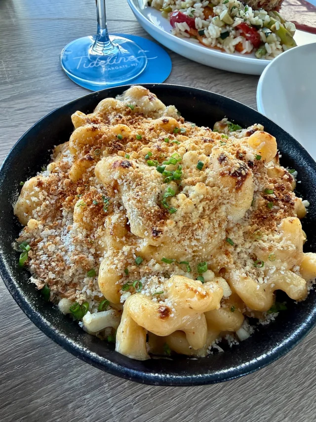 Creamy. Buttery. Loaded with crab. Finished with Old Bay breadcrumbs for that perfect, salty crunch. Our Crab Mac & Cheese is not for sharing.🦀🧀

🩵Doors open at 11:30am

🍺Happy Hour | 3pm - 6pm

🌅Sunset 7:23pm

📍9317 Amherst Avenue, Margate, NJ